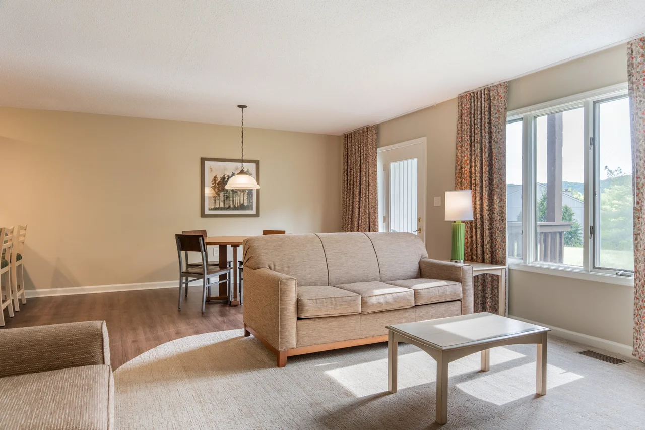 Massanutten eagle trace 327 living room dining area